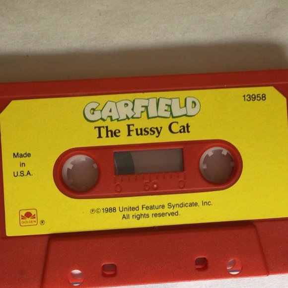 Two Kid's cassette tapes; Garfield The Fussy Cat, Snow White & the Seven Dwarfs - Picture 4 of 4